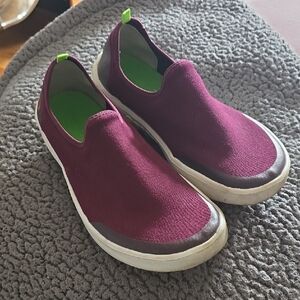 Womans OOFOS Slip-On Shoes Burgundy sz 8.5